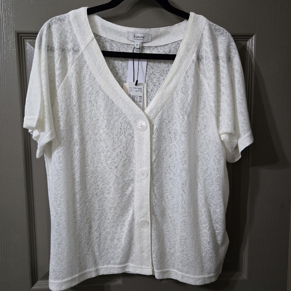 White Button-Up Top - Picture 2 of 6